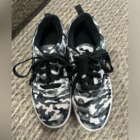 HEELY’S Boys Pro 20 Gray/Black/White Camo Skate shoes, size 5 - Picture 2 of 9